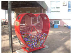 serce na plastikowe nakr�tki w niepo�omicach, czerwone serce, szko�a podstawowa nr 2 niepo�omice