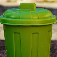 kosz, plastikowy kosz, zielony kosz, kosz na �mieci
