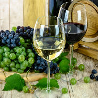 wino bia�e, wino czerwone, alkohol, winogrona