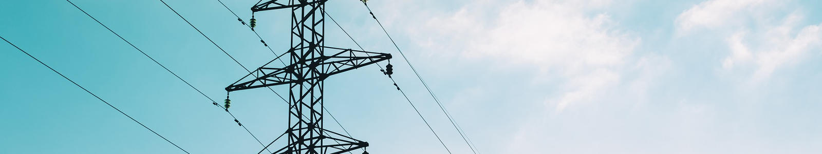 s�up elektryczny, pr�d, izolatory, przewody, kable, chmury, niebo, pr�d elektryczny