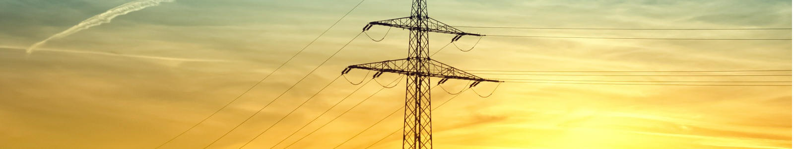 s�up elektryczny, kable elektryczne, przewody, izolatory, niebo, s�o�ce