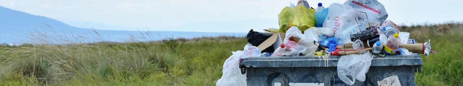 �mieci, plastik, plastikowa butelka, metalowy kosz na �mieci, du�y kosz na �mieci, ocynkowany kosz na �mieci